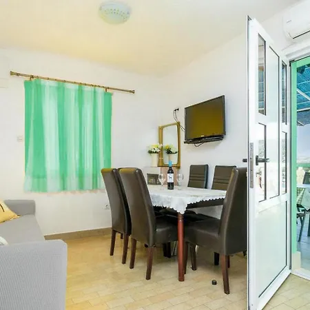 1 Apartment Marina