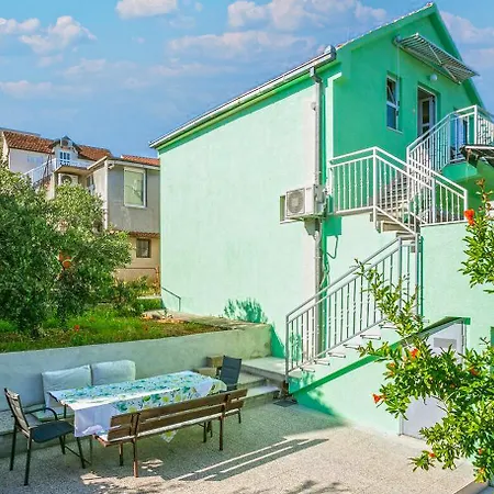1 Apartment Marina