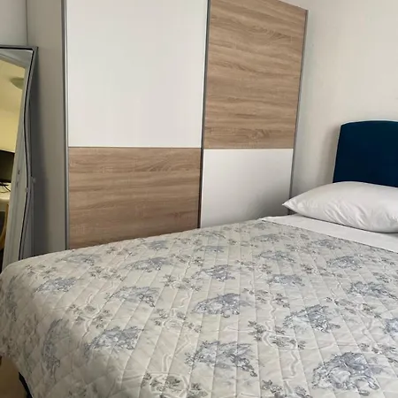 1 Apartment