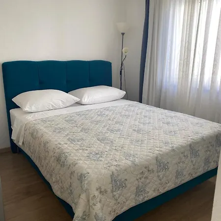 1 * מרינה