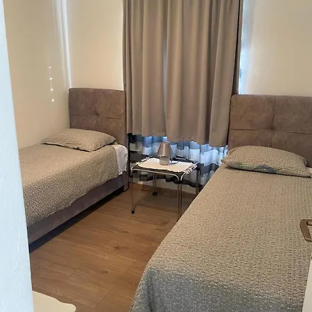 1 Apartment *